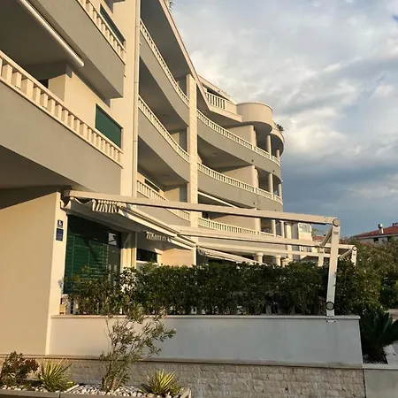 Ambasador Μακάρσκα